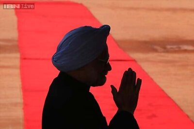 Twitter erupts over Manmohan Singh's 'mass massacre' parting shot at Narendra Modi