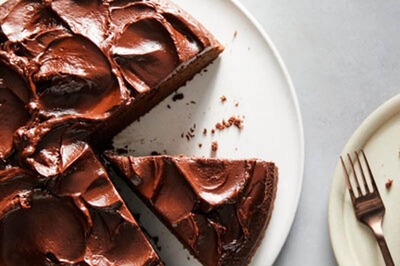 This Eggless Chocolate Cake Will Be Ready In Just Six Minutes