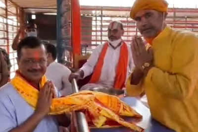 CM Arvind Kejriwal Prays to Ram Lalla, Promises Free Ayodhya Pilgrimage for Delhiites