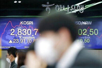 Asian Stocks Advance After Trump Signs $900B Aid Package