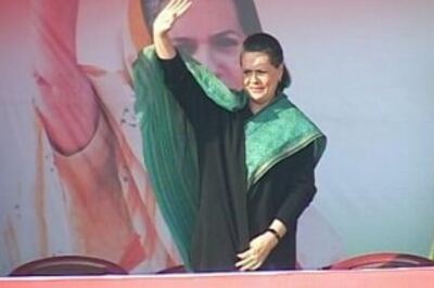 Sonia warns Pak, says India can give befitting reply