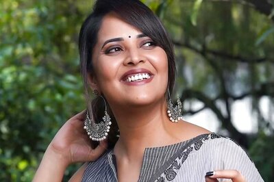 Actress Anasuya Bharadwaj Looks Stunning In This Grey And White Cotton Saree