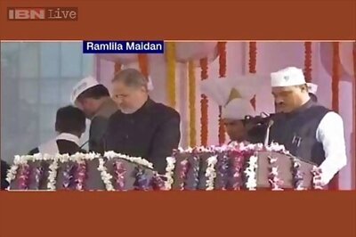 Row over degree: Delhi Law Minister Tomar to reply on BJP leader's plea