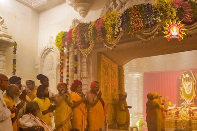 New Yellow Dress Code for Ayodhya Ram Mandir Priests; Smartphone Ban, 5-Hour Shifts Among Other Dos and Don'ts