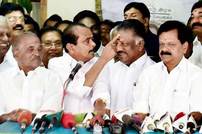 Panneerselvam's Rebellion Gains Ground With Support of 10 AIADMK MPs