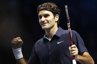 Federer opens with straight-set win at ATP finals