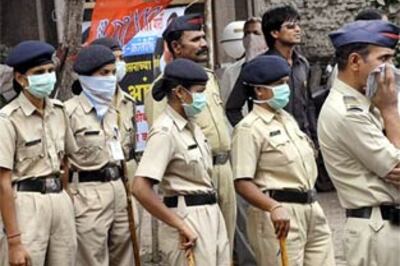 H1N1 Pune toll 3; schools, colleges, malls shut