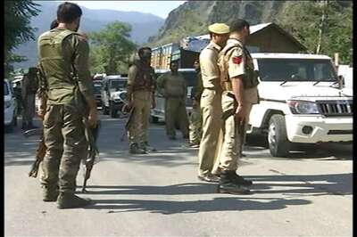 One Civilian Killed, 4 Injured in Kashmir Grenade Attack