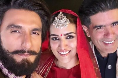 Ranveer Singh, Kriti Sanon Walk the Ramp at Namo Ghat in Varanasi; Video Goes Viral | Watch