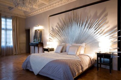 Lend Rustic Touch to Home With Wooden Frames, Classic Rugs