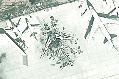 Do these Google Maps satellite images actually show a plane blown up to pieces at Karachi Airport?