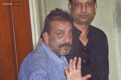 Sanjay Dutt returns to jail in Pune, doesn't surrender and comes back to Mumbai