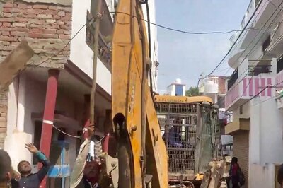 Umesh Pal Murder: Atique Ahmed Moves SC Seeking Protection of Life; UP Min's 'Car May Overturn' Warning to Mafias