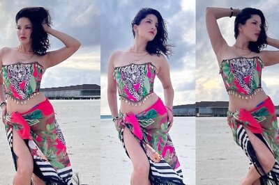 Sunny Leone Is the Definition of Beach Vacation Dreams in Stunning Vibrant Swimwear; See Photos
