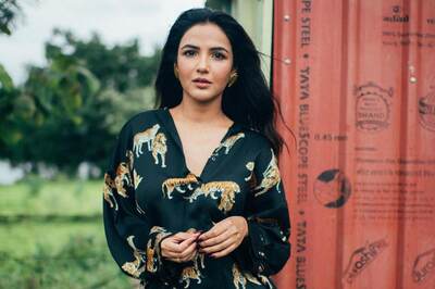 Jasmin Bhasin's Holiday Plans Ruined After Her Flight Gets Delayed For 10 Hours