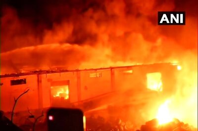Massive Fire at Oil Warehouse in Chennai, Over 500 Firemen Involved in Rescue Operations