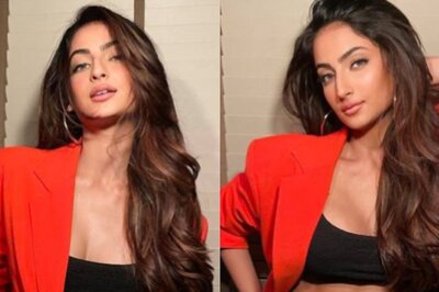 Shweta Tiwari’s Daughter Palak Tiwari Flaunts Abs as She Poses in Orange Blazer, See Pics