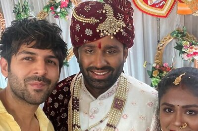 Kartik Aaryan Turns Up At His Bodyguard's Wedding, Fans Say, 'Aap Bhi Karlo Shaadi'