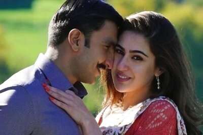 Sara Ali Khan Reminds Herself To 'Stop' After Fangirling Over Ranveer Singh: 'He's Pregnant...'; Watch