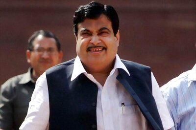 Gadkari questioned by I-T officials for 4 hours