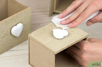 How to Apply Varnish