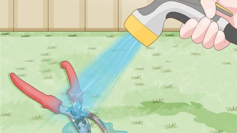 How to Sanitize Pruning Shears