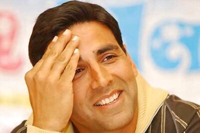 Akshay Kumar croons at Hockey India League match