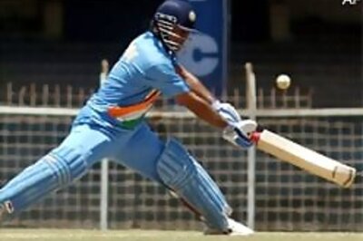 Dhoni's award omission puzzles India