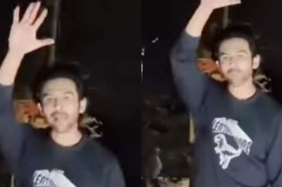 Kartik Aaryan Climbs on Top Of His Car and Interacts With His Fans: 'I Live For This Love'