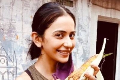 Rakul Preet Singh Revivies 'Childhood Memories' with 'Bhutta' on Morning Walk