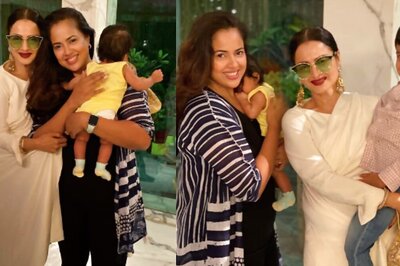 Rekha Holds Sameera Reddy's Son in Her Arms with Motherly Affection; Fans Say 'Unbothered By Star Status'