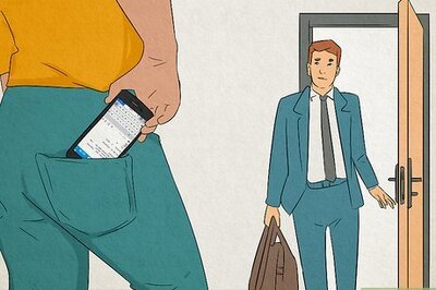 11 Signs Your Partner Is Snapchat Cheating & How to Handle It