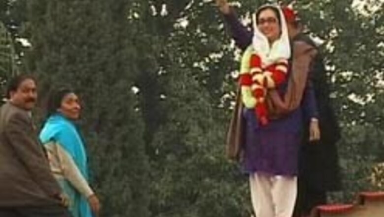 Pak court indicts five over Bhutto assassination
