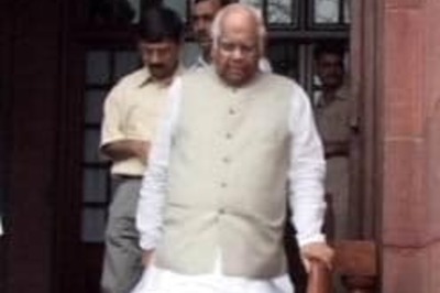 UPA backs Somnath, says no need for him to quit