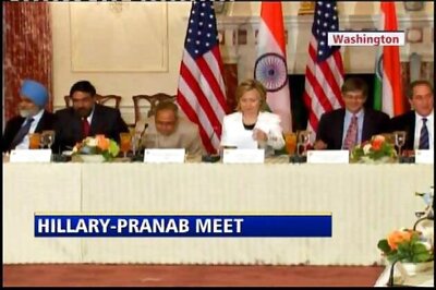 Clinton sees better economic ties with India