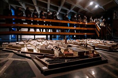 On Holocaust Day, Netanyahu Issues Warning About Iran