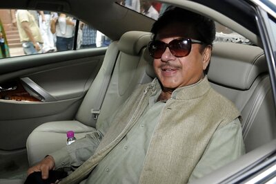 Nitish, Lalu Watch Play Hosted by 'Friend' Shatrughan
