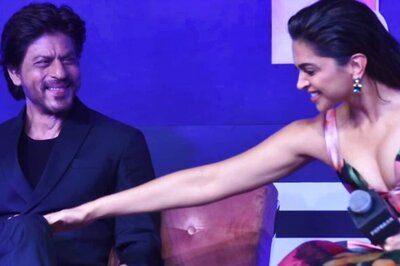 Pathaan: Shah Rukh Khan Sings Ankhon Mein Teri for Deepika Padukone, Leaves Fans Swooning, Watch Video