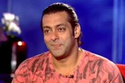 Salman's fans carry out anti-piracy raids