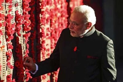 Live: Modi, Abbott pose with World Cup trophy at the Melbourne Cricket ground