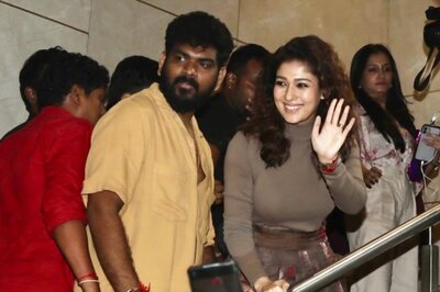 Nayanthara Mobbed, Runs Away From Cameras With Vignesh Shivan At Connect Screening; Watch
