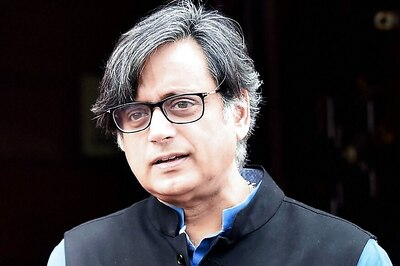 Govt Agrees for CBI Probe Into SSC Exam Leak, Shashi Tharoor Asks Students to Call Off Protest