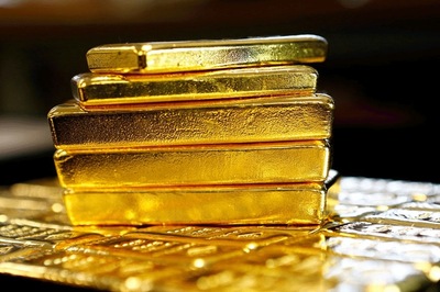 Gold and Silver Prices Drift Lower in Delhi After Weak International Prices