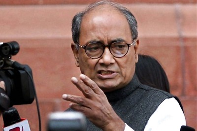 Digvijaya Singh Files Petition in Bhopal Court Against CM Shivraj, Uma Bharti Over Vyapam Scam