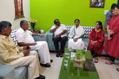 AAP vs L-G Turns Into Show of Unity as 4 CMs Ask PM Modi to Intervene in Delhi Crisis; BJP Cries Foul