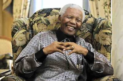 South Africa, world mourn 'giant for justice' Nelson Mandela