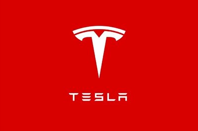 Electric car maker Tesla unveils 90-second battery pack swap