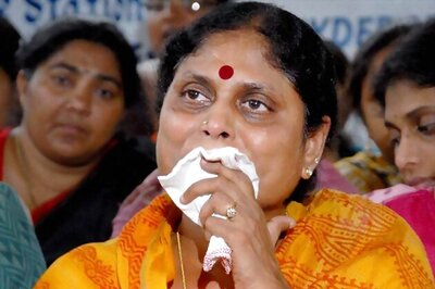 YS Vijayamma begins indefinite fast over Telangana