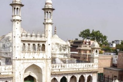 Gyanvapi Mosque Case: SC Defers Scientific Survey of 'Shivling', Stays Allahabad HC's Carbon Dating Order