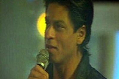 No problem between SRK and Bachchans: Karan Johar